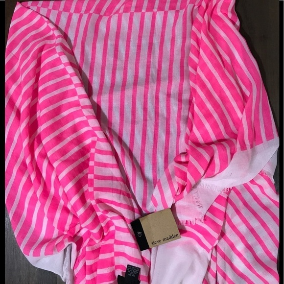 Steve Madden Scarf/Wrap - Picture 2 of 2